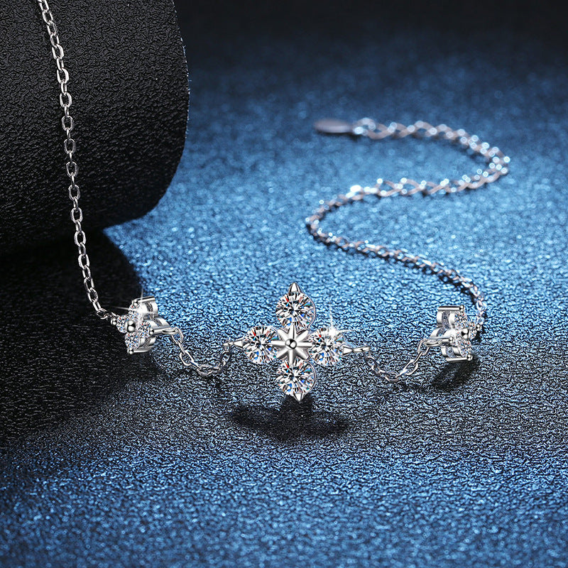 Trinity Clover Bracelet 925S 1.2k TW Moissanite