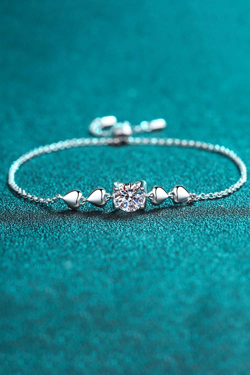 Charming Heart Bracelet Featuring 1K Round Cut Moissanite
