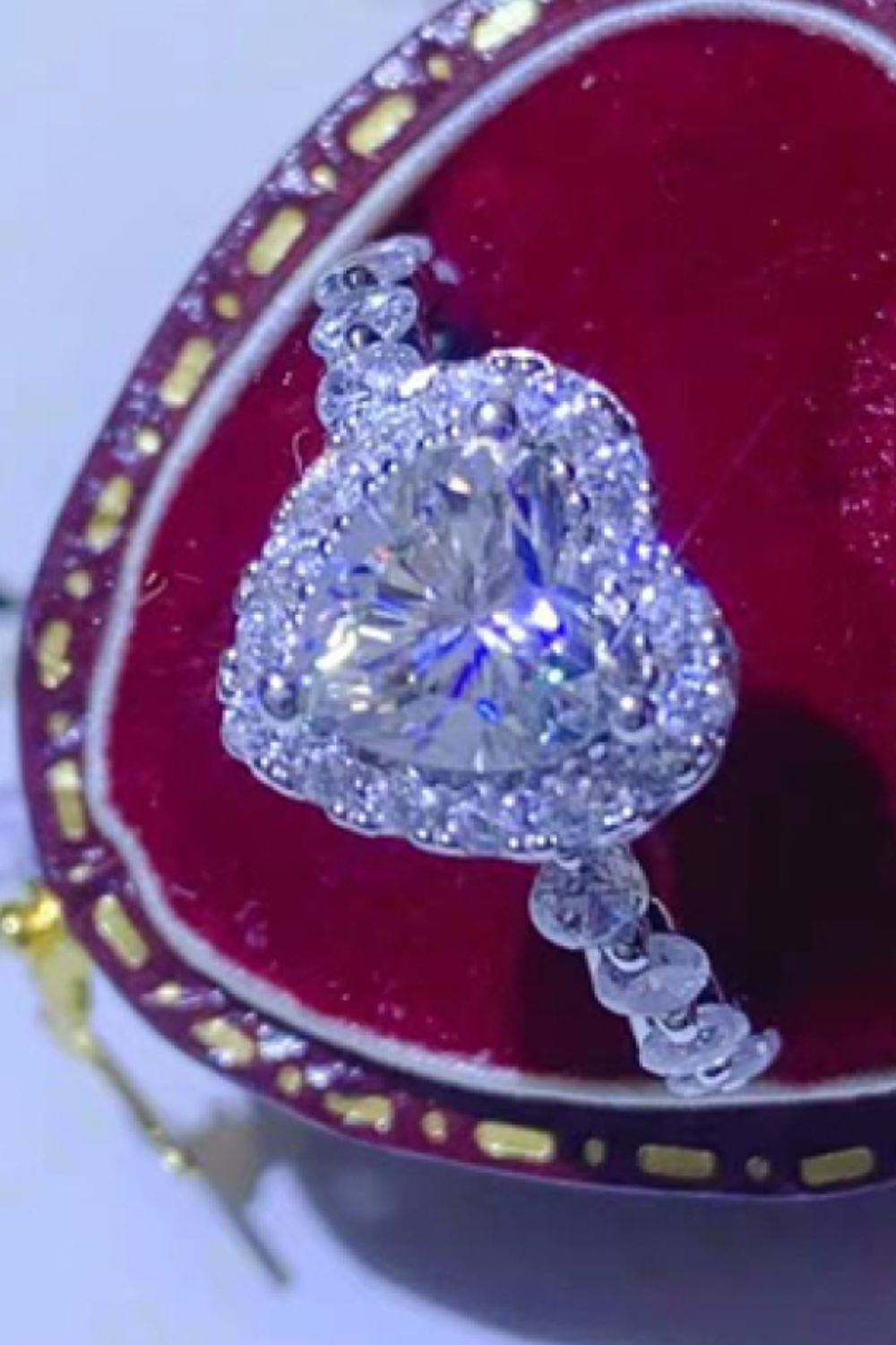 Heartfelt 1K Moissanite Ring