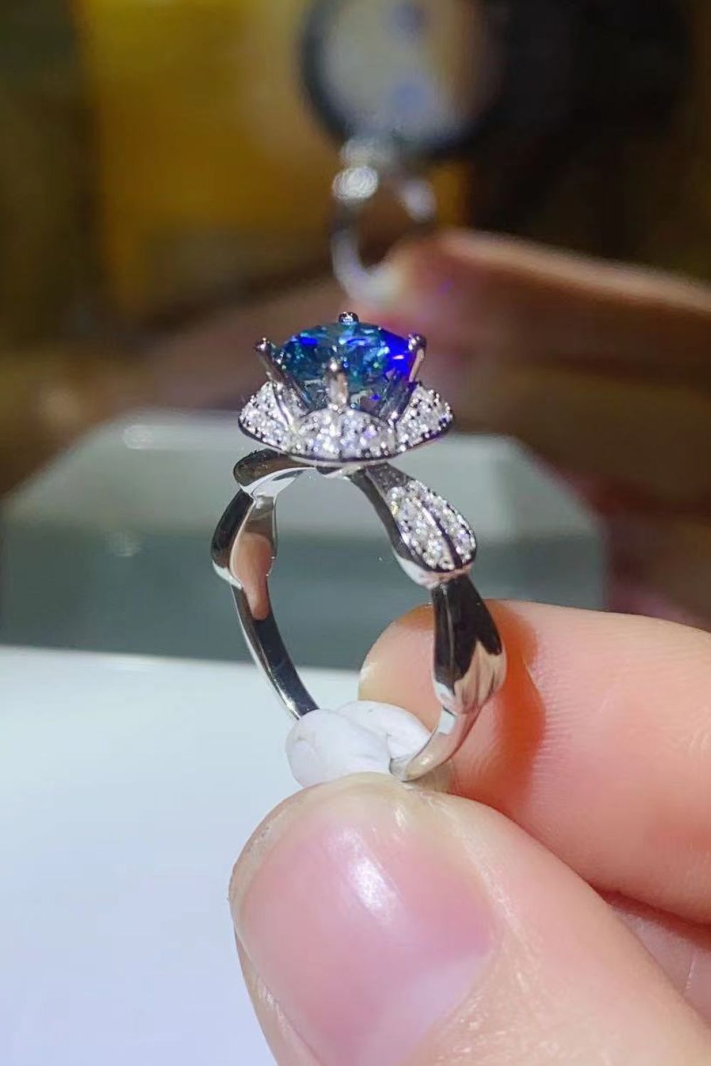Oxford Bleu Dazzling 1K Moissanite Ring