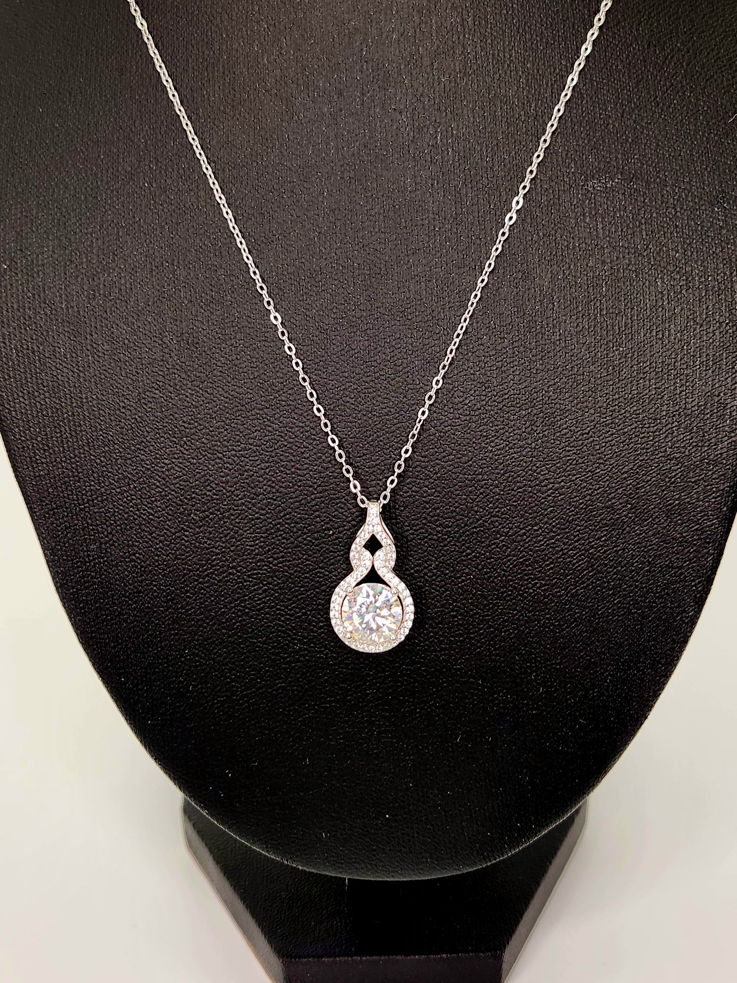 Radiant Silhouette 2K Moissanite Necklace