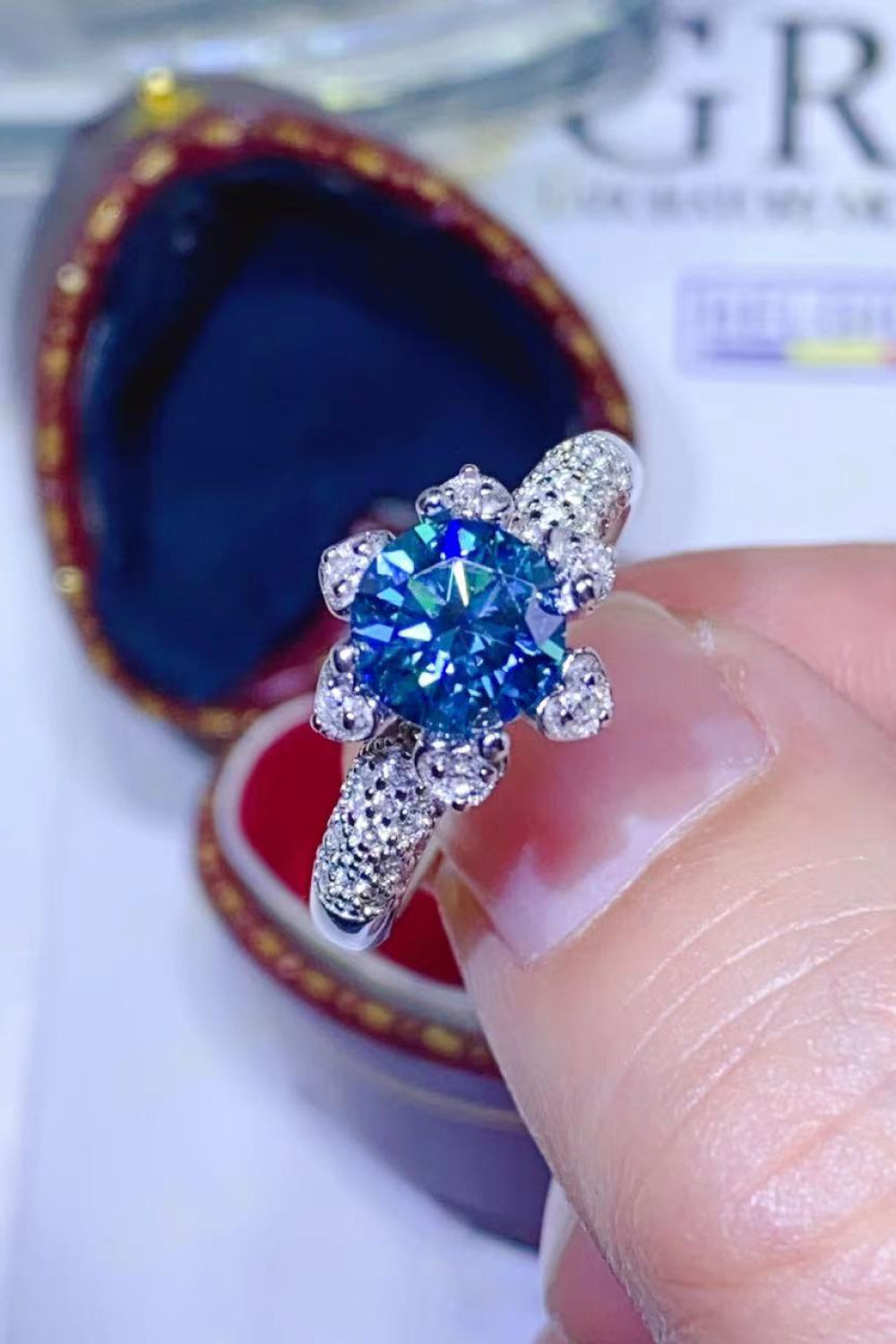 Vibrant Round Cut 1 Carat Moissanite Ring