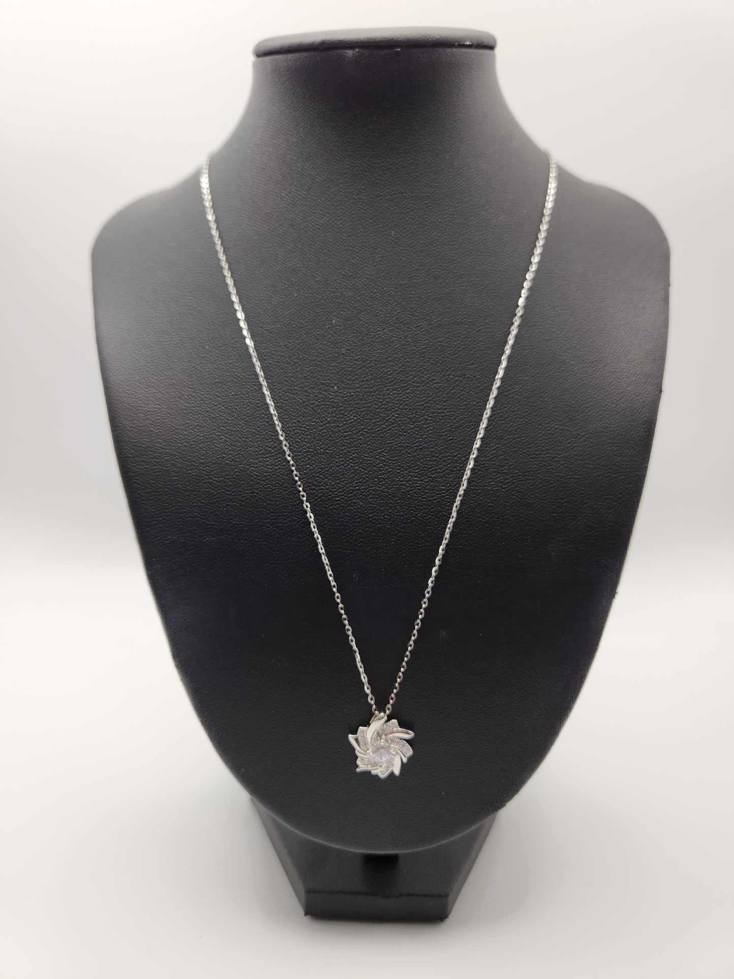 S925 Sterling Silver Pinwheel Necklace