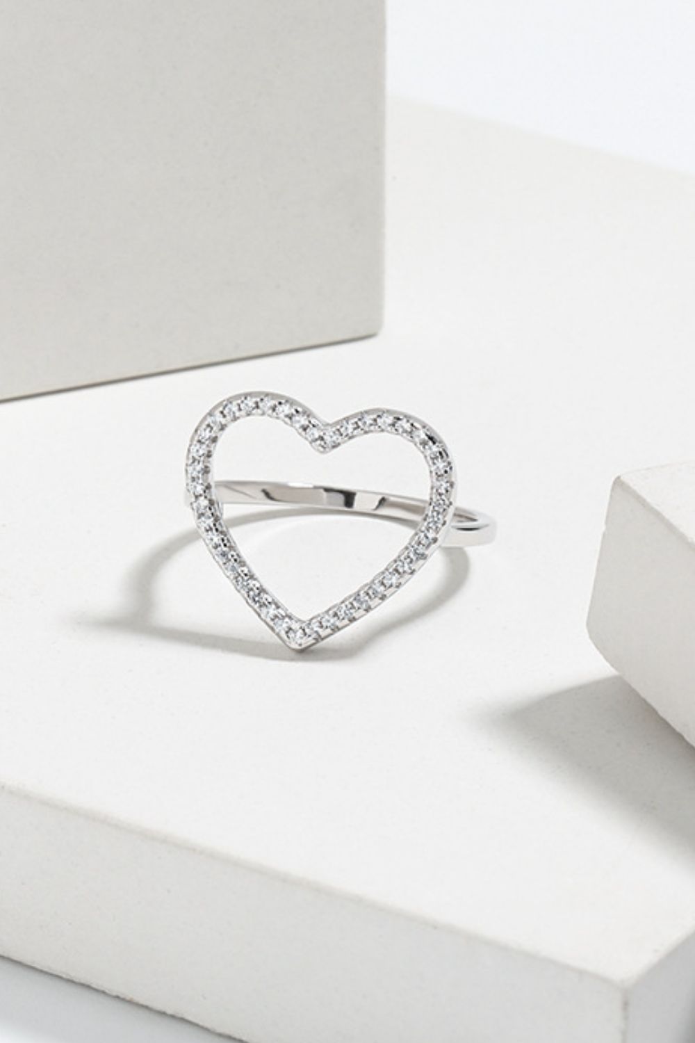 Glistening Zircon Heart Ring in 925 Sterling Silver