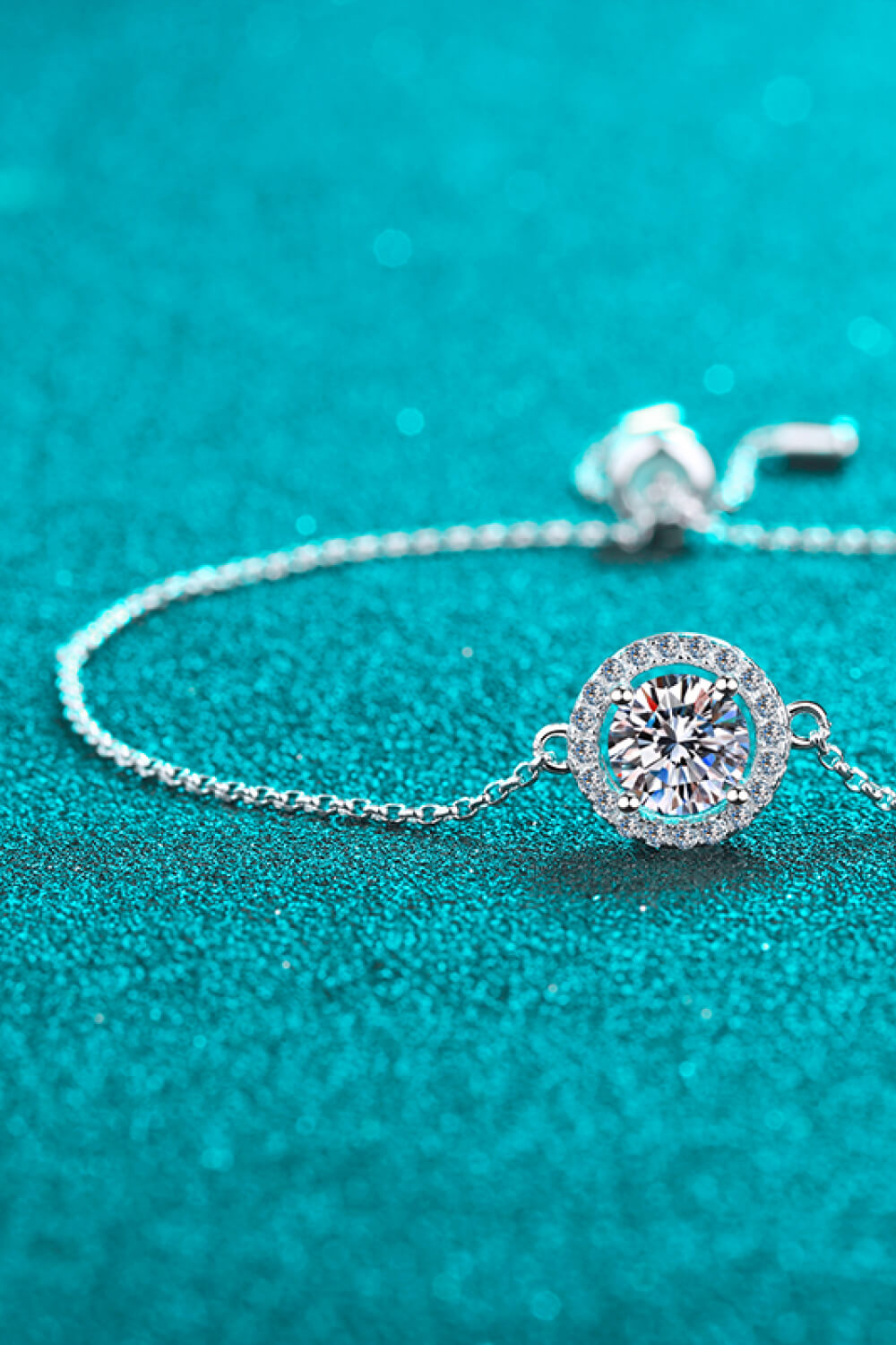 Vibrant Bolo Bracelet 1K Moissanite in 925 Sterling Silver