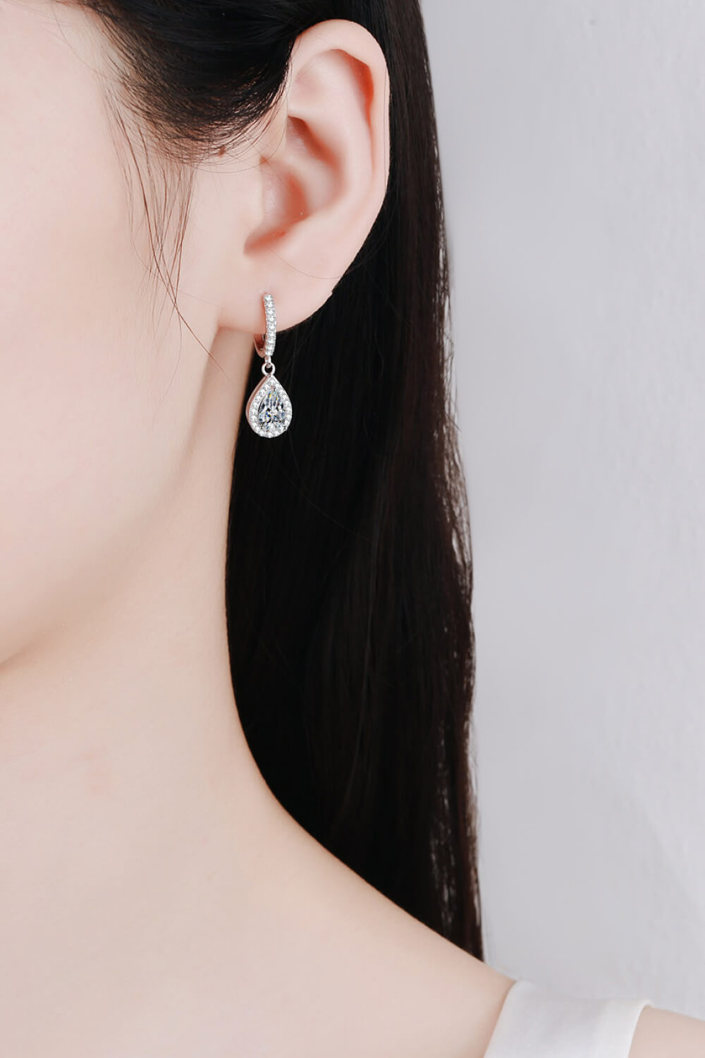 Drip Drop Moissanite Earrings 2K Teardrop Style