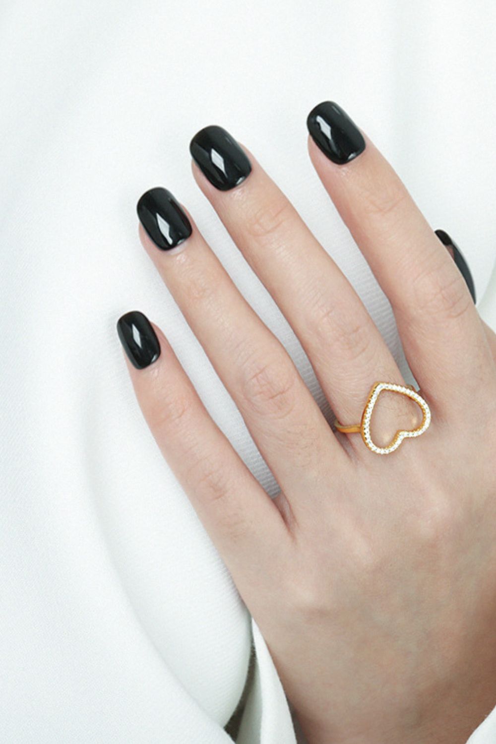 Glistening Zircon Heart Ring in 925 Sterling Silver
