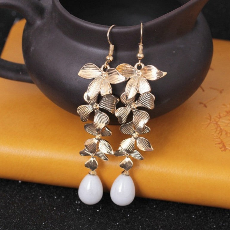 Cutesy Faux Pearl Floral Earrings
