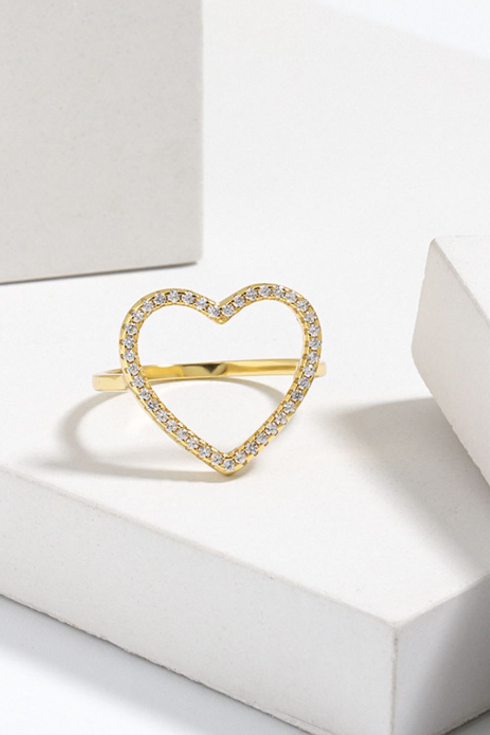 Glistening Zircon Heart Ring in 925 Sterling Silver