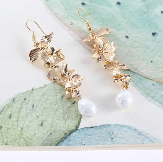 Cutesy Faux Pearl Floral Earrings