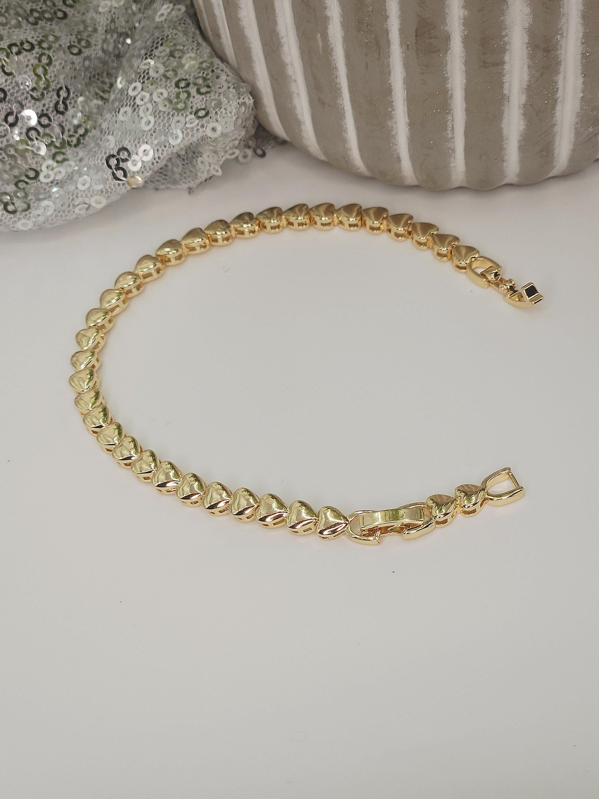 Eternal Pulse 18k Gold Filled Heart Link Bracelet: Romantic Anniversary Jewelry Gift for Her