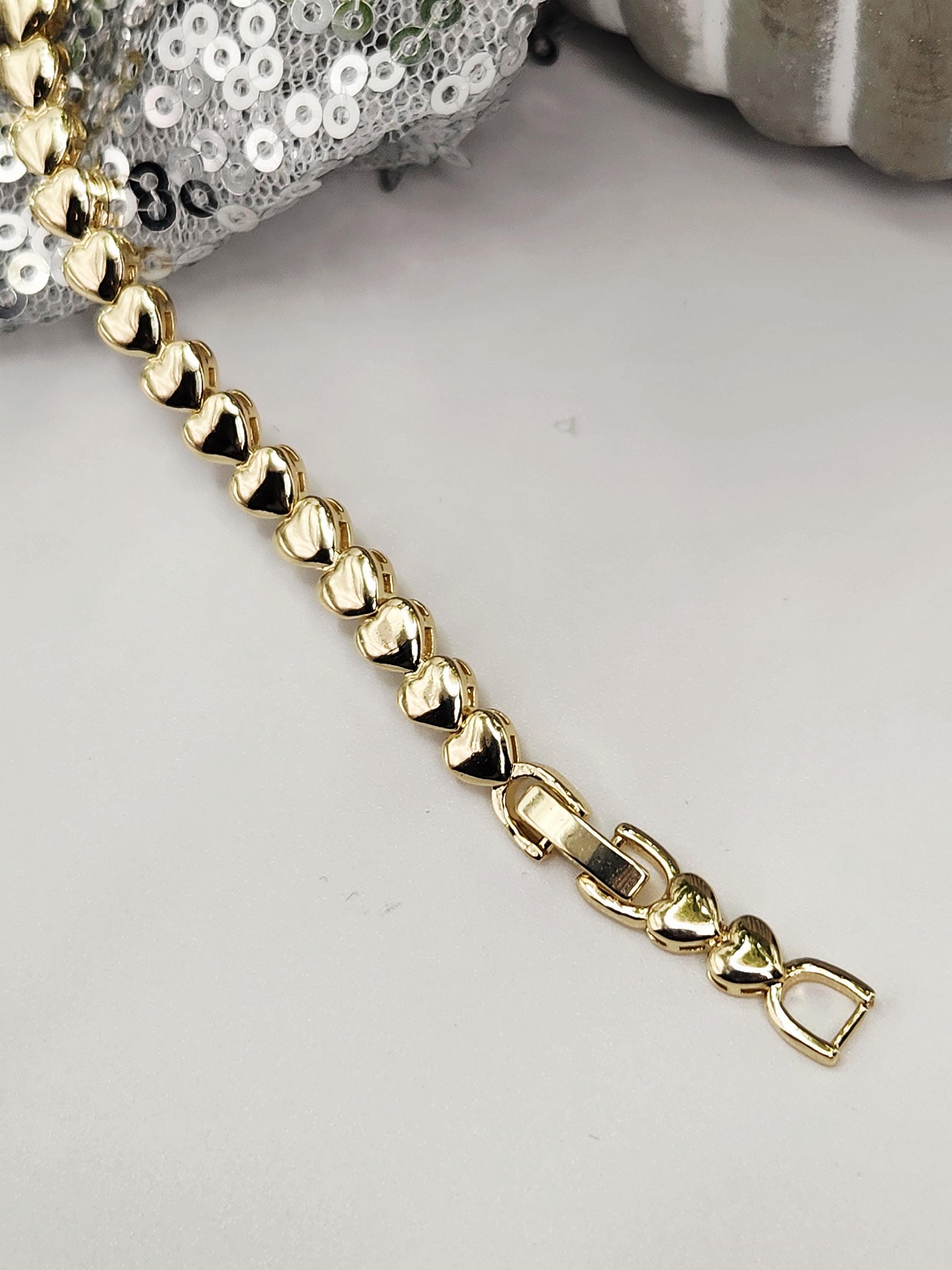 Eternal Pulse 18k Gold Filled Heart Link Bracelet: Romantic Anniversary Jewelry Gift for Her